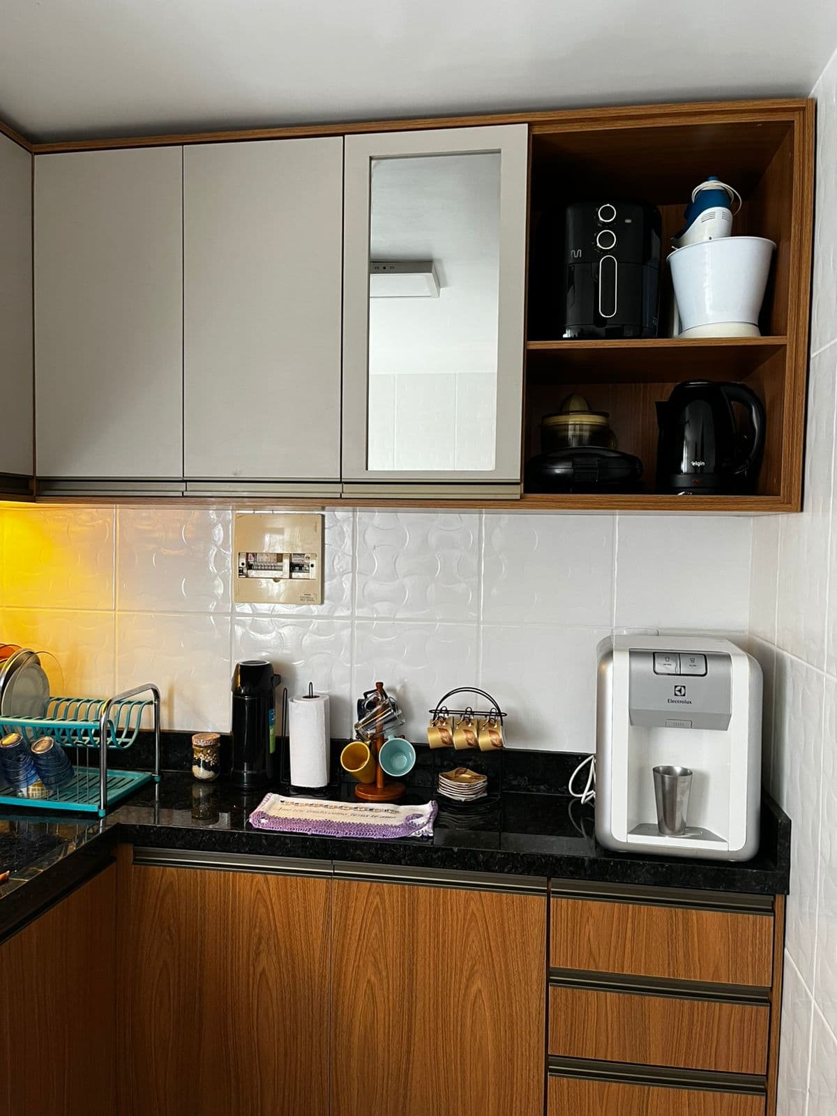 Cozinha Compacta Louro Freijó e Off-White (Frapê)